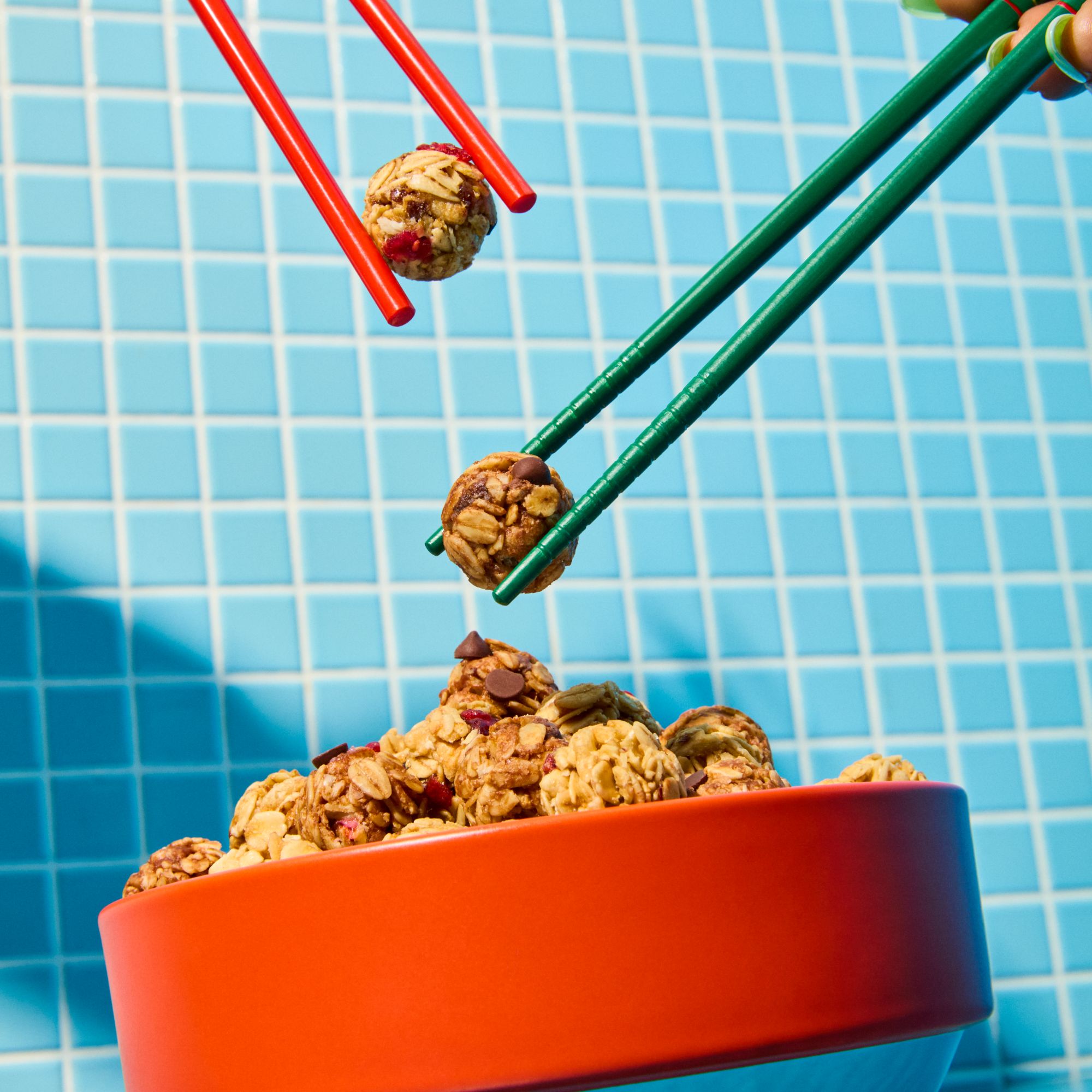 Chocolate Chip and Mixed Berry Granola Minis (28 Count) - Image 9